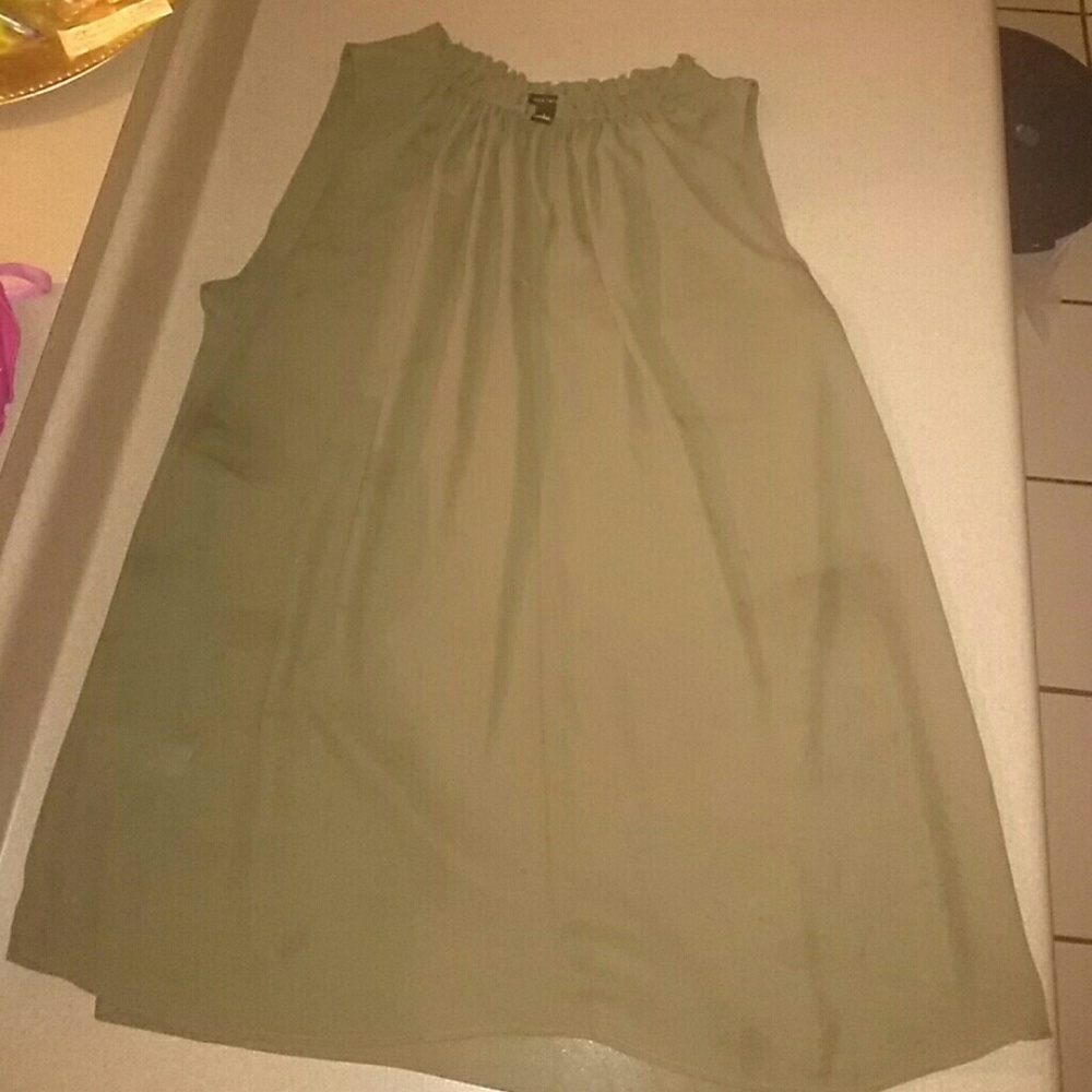 Blouse large.  Color olive